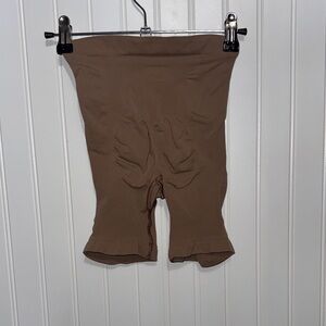 NWOT SKIMS BBL BRIEFS